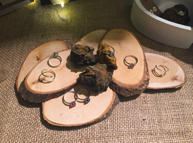 Jewellery box rings